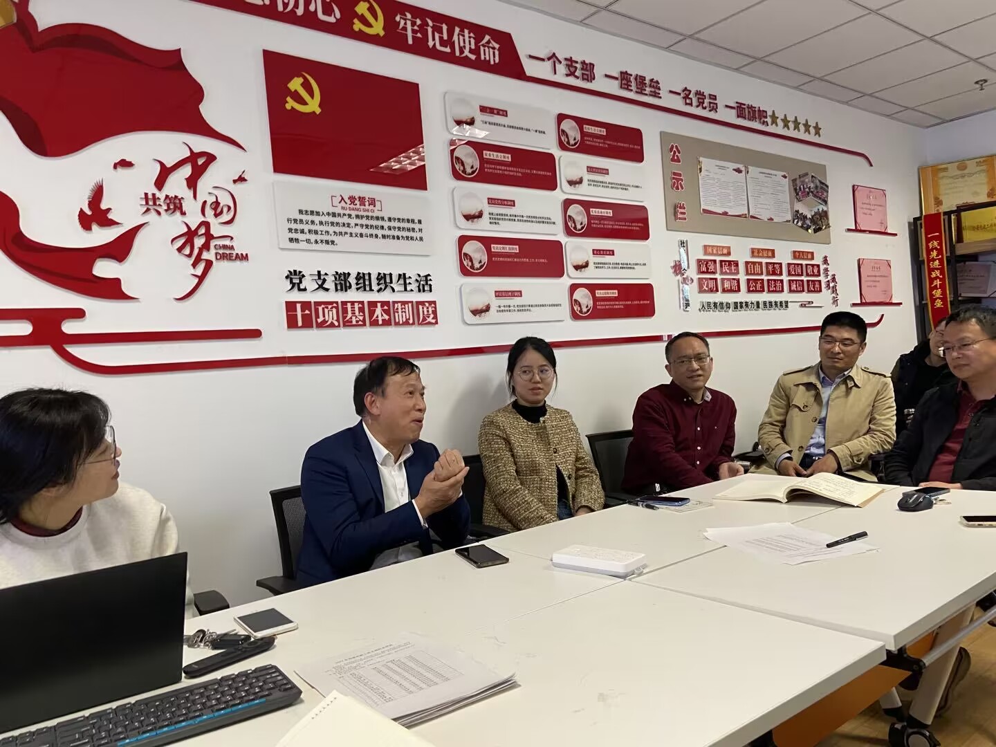 1680509802342824.jpg 党委书记参加组织生活会.jpg