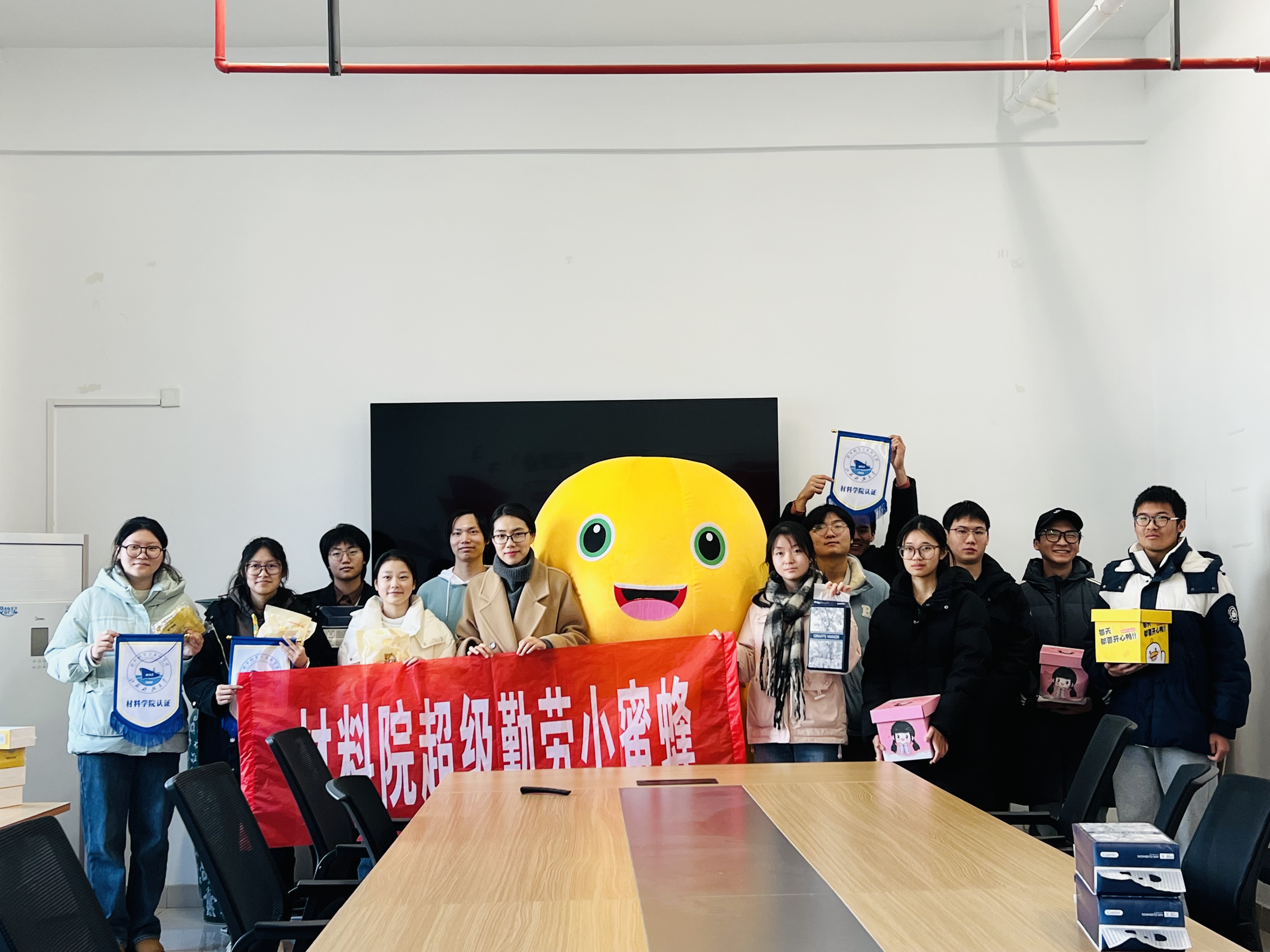 1734603392685855.png 大合影.png