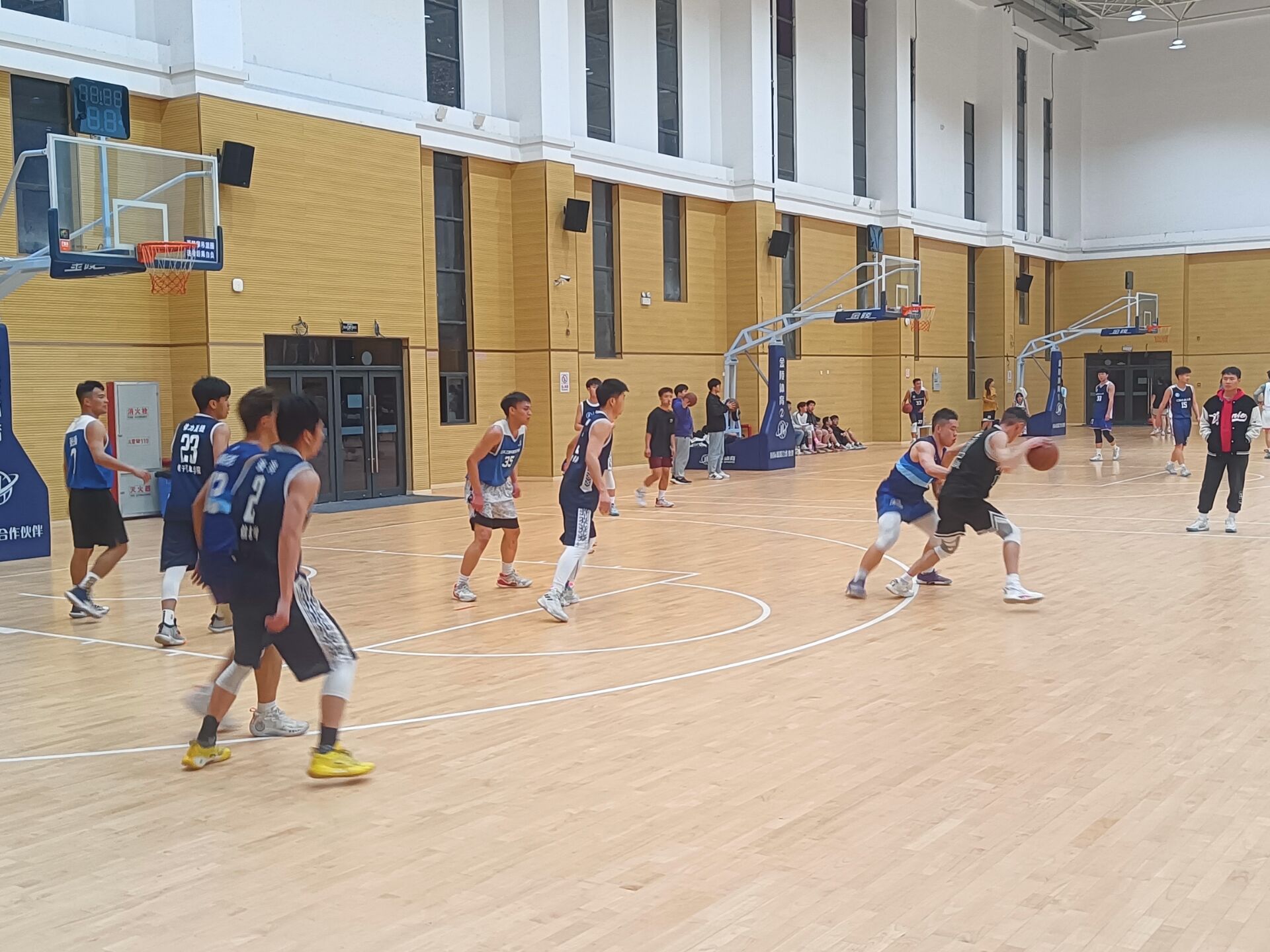 1681708143597615.jpg 图4 小组赛现场.jpg