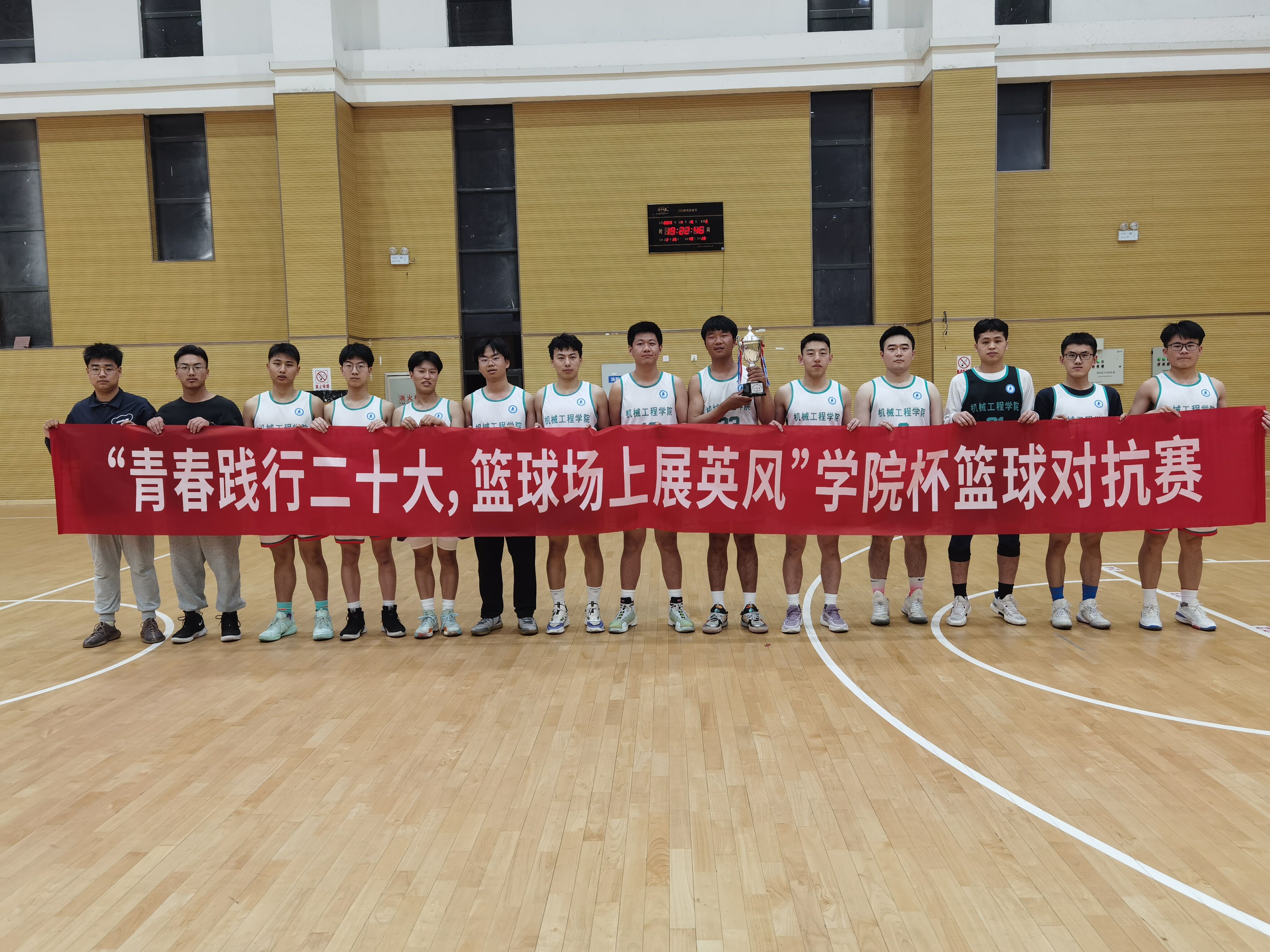 1681708190223450.jpg 图7 季军风采:机械学院.jpg